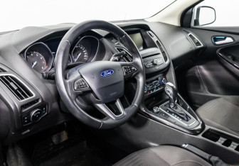 Подержанный автомобиль Ford Focus Hatchback 2017 года (7 фото)