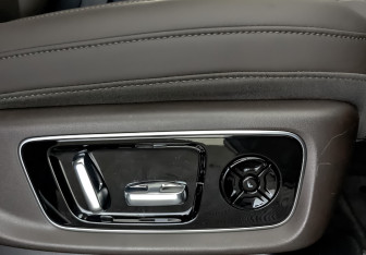 Подержанный автомобиль LiXiang L9 2023 года (30 фото)