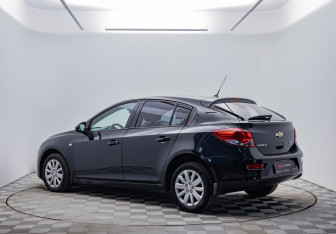 Подержанный автомобиль Chevrolet Cruze Hatchback 2012 года (7 фото)