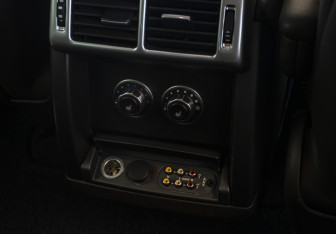 Подержанный автомобиль Land Rover Range Rover 2009 года (21 фото)