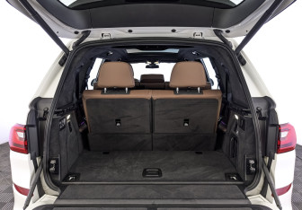 Подержанный автомобиль BMW X7 2020 года (27 фото)