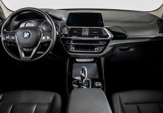 Подержанный автомобиль BMW X3 2020 года (12 фото)