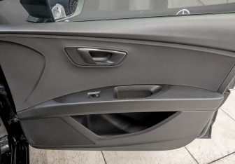 Подержанный автомобиль SEAT Leon Hatchback 2013 года (23 фото)