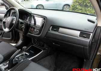 Подержанный автомобиль Mitsubishi Outlander 2018 года (7 фото)