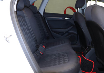 Подержанный автомобиль Audi A3 Hatchback 2015 года (25 фото)