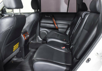 Подержанный автомобиль Toyota Highlander 2013 года (16 фото)