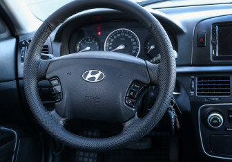 Подержанный автомобиль Hyundai Sonata 2007 года (16 фото)