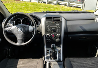 Подержанный автомобиль Suzuki Grand Vitara 2008 года (12 фото)