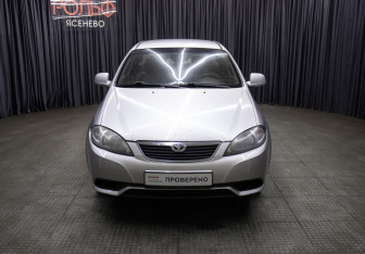 Подержанный автомобиль Daewoo Gentra Sedan 2013 года (2 фото)