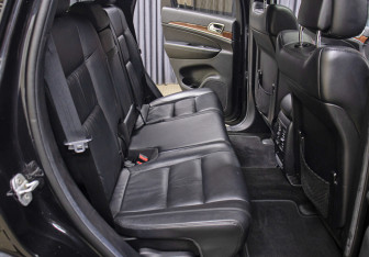 Подержанный автомобиль Jeep Grand Cherokee 2012 года (12 фото)
