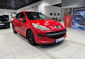 Подержанный автомобиль Peugeot 207 Hatchback 2009 года (3 фото)