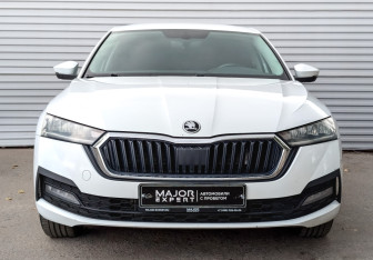 Подержанный автомобиль Skoda Octavia Liftback 2021 года (2 фото)