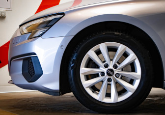 Подержанный автомобиль Audi A3 Hatchback 2021 года (26 фото)