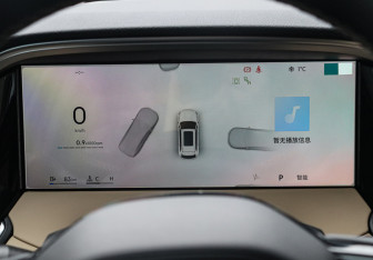 Подержанный автомобиль Geely Monjaro 2025 года (35 фото)