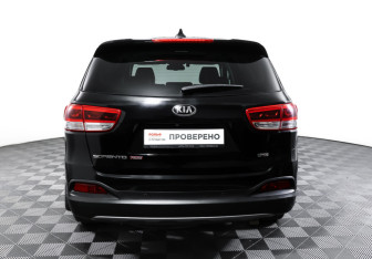 Подержанный автомобиль Kia Sorento 2017 года (6 фото)