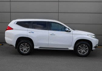 Подержанный автомобиль Mitsubishi Pajero Sport 2019 года (4 фото)