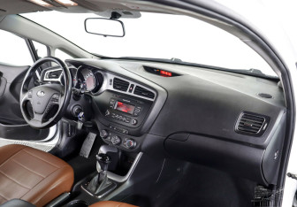 Подержанный автомобиль Kia Ceed Hatchback 2014 года (7 фото)