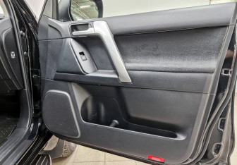 Подержанный автомобиль Toyota Land Cruiser Prado 2019 года (24 фото)