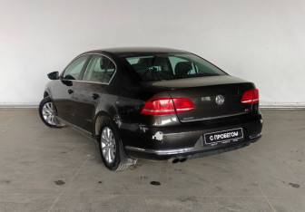 Подержанный автомобиль Volkswagen Passat Sedan 2012 года (6 фото)