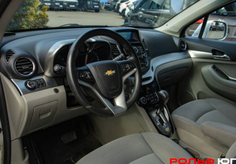 Подержанный автомобиль Chevrolet Orlando 2012 года (16 фото)