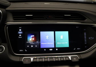 Подержанный автомобиль Geely Atlas Pro 2023 года (16 фото)