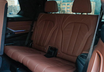 Подержанный автомобиль BMW X7 2021 года (12 фото)