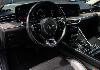 Подержанный автомобиль Kia K5 2021 года (12 фото)