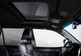 Подержанный автомобиль Lexus LX 2008 года (17 фото)