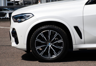 Подержанный автомобиль BMW X5 2019 года (30 фото)