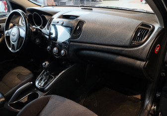 Подержанный автомобиль Kia Cerato Sedan 2010 года (7 фото)