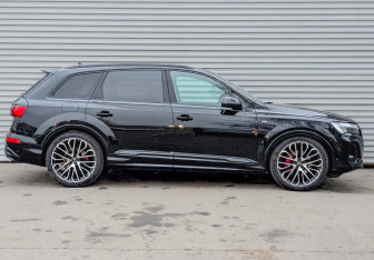 Новый Audi Q7 2025 (4 фото)