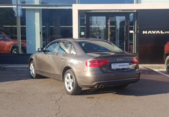 Подержанный автомобиль Audi A4 Sedan 2014 года (8 фото)