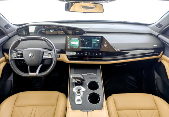 Подержанный автомобиль Changan UNI-K 2023 года (14 фото)