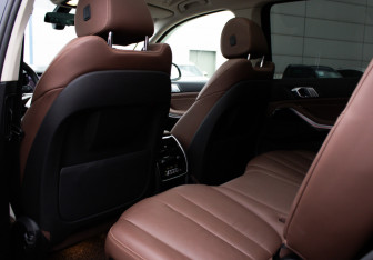 Подержанный автомобиль BMW X7 2020 года (14 фото)