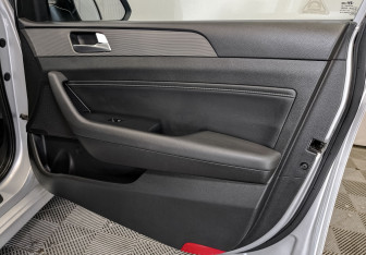 Подержанный автомобиль Hyundai Sonata 2019 года (24 фото)