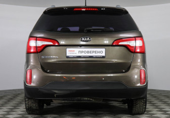 Подержанный автомобиль Kia Sorento 2014 года (6 фото)