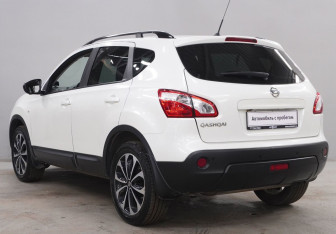 Подержанный автомобиль Nissan Qashqai 2013 года (7 фото)