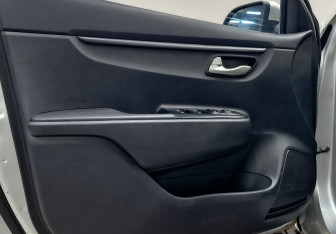 Подержанный автомобиль Kia Rio Hatchback 2021 года (17 фото)