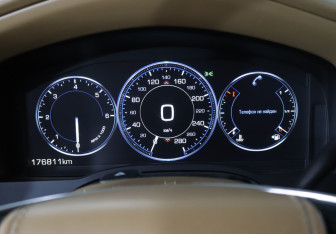 Подержанный автомобиль Cadillac Escalade Suv 2015 года (11 фото)