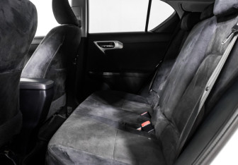 Подержанный автомобиль Lexus CT 2013 года (11 фото)