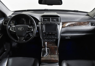 Подержанный автомобиль Toyota Camry Sedan 2016 года (9 фото)