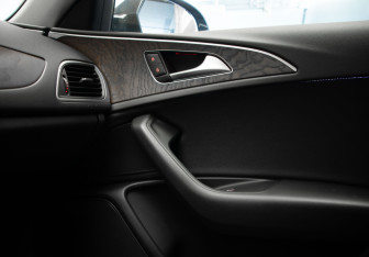 Подержанный автомобиль Audi A6 allroad 2014 года (28 фото)