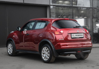 Подержанный автомобиль Nissan Juke 2011 года (7 фото)