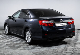 Подержанный автомобиль Toyota Camry Sedan 2012 года (7 фото)