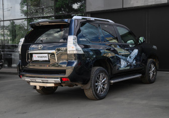 Подержанный автомобиль Toyota Land Cruiser Prado 2011 года (4 фото)