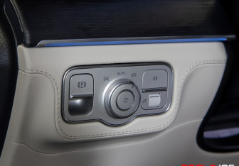 Подержанный автомобиль Mercedes-Benz GLE 2025 года (22 фото)