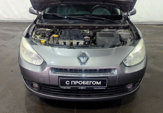 Подержанный автомобиль Renault Fluence 2012 года (15 фото)