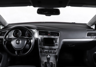 Подержанный автомобиль Volkswagen Golf Hatchback 2014 года (14 фото)