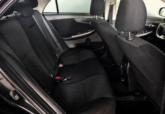 Подержанный автомобиль Toyota Corolla Sedan 2010 года (10 фото)