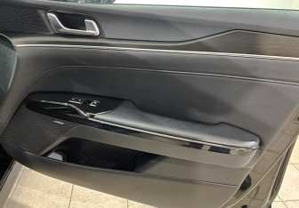 Подержанный автомобиль Kia K5 2020 года (24 фото)